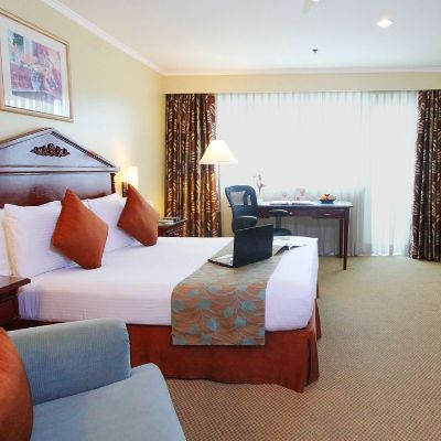 هتل Oxford Suites Makarati