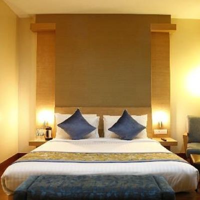 هتل Clarks Inn Suites Hotel Delhi