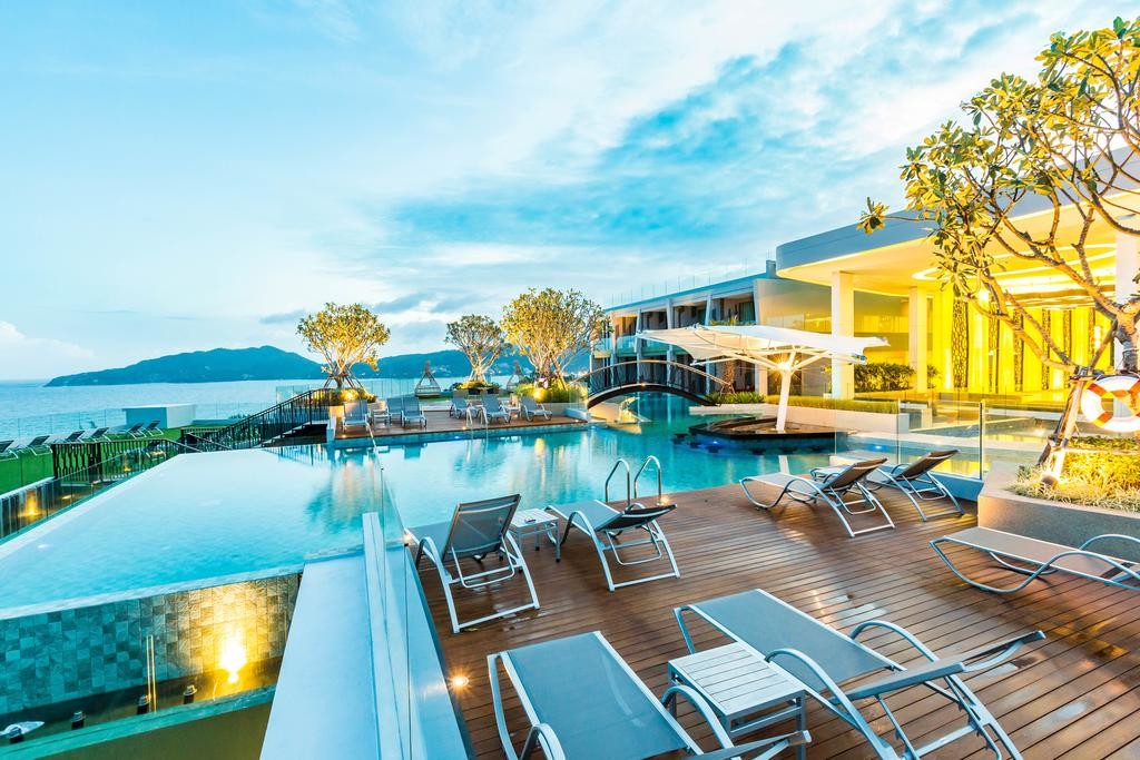 هتل  Crest Resort & Pool Villas