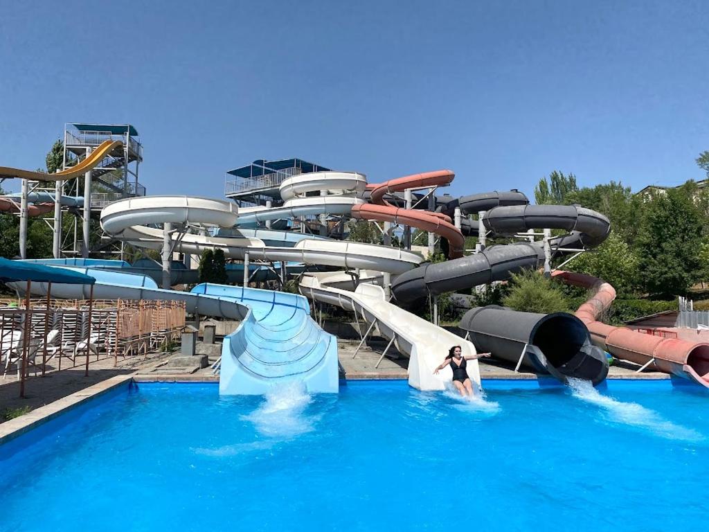 هتل 4 ستاره ارمنیا ویلیج پارک ایروان ارمنستان  Village Park Hotel