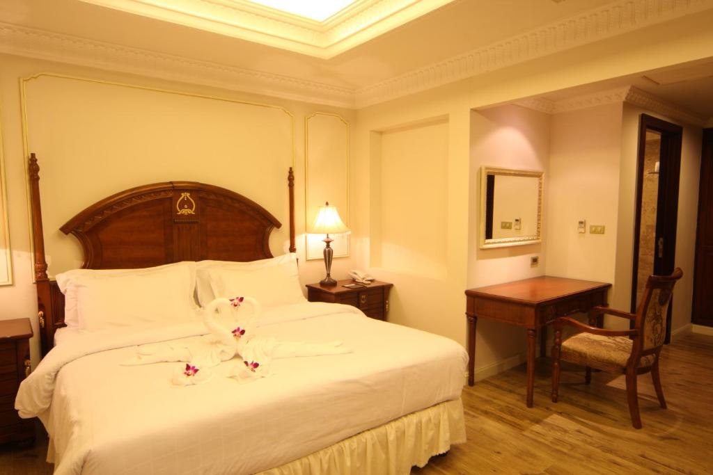 هتل Four Seasons Place