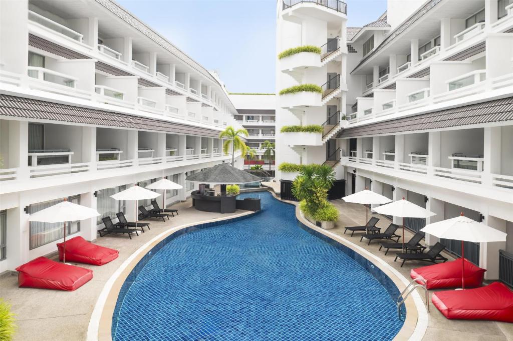 هتل Radisson RED Phuket Patong Beach