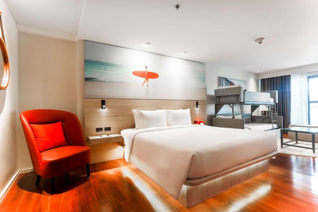 هتل Radisson RED Phuket Patong Beach